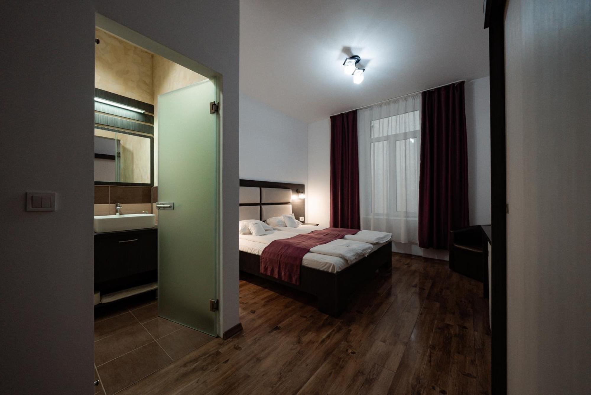 Quantum House Hotel Vatra Dornei Ngoại thất bức ảnh