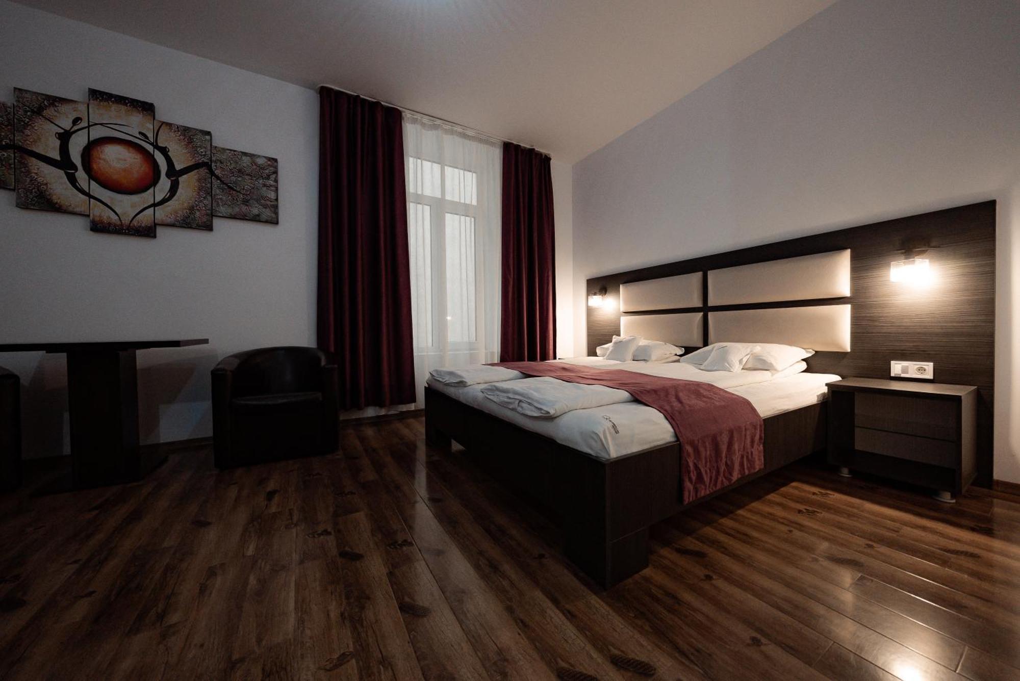 Quantum House Hotel Vatra Dornei Ngoại thất bức ảnh