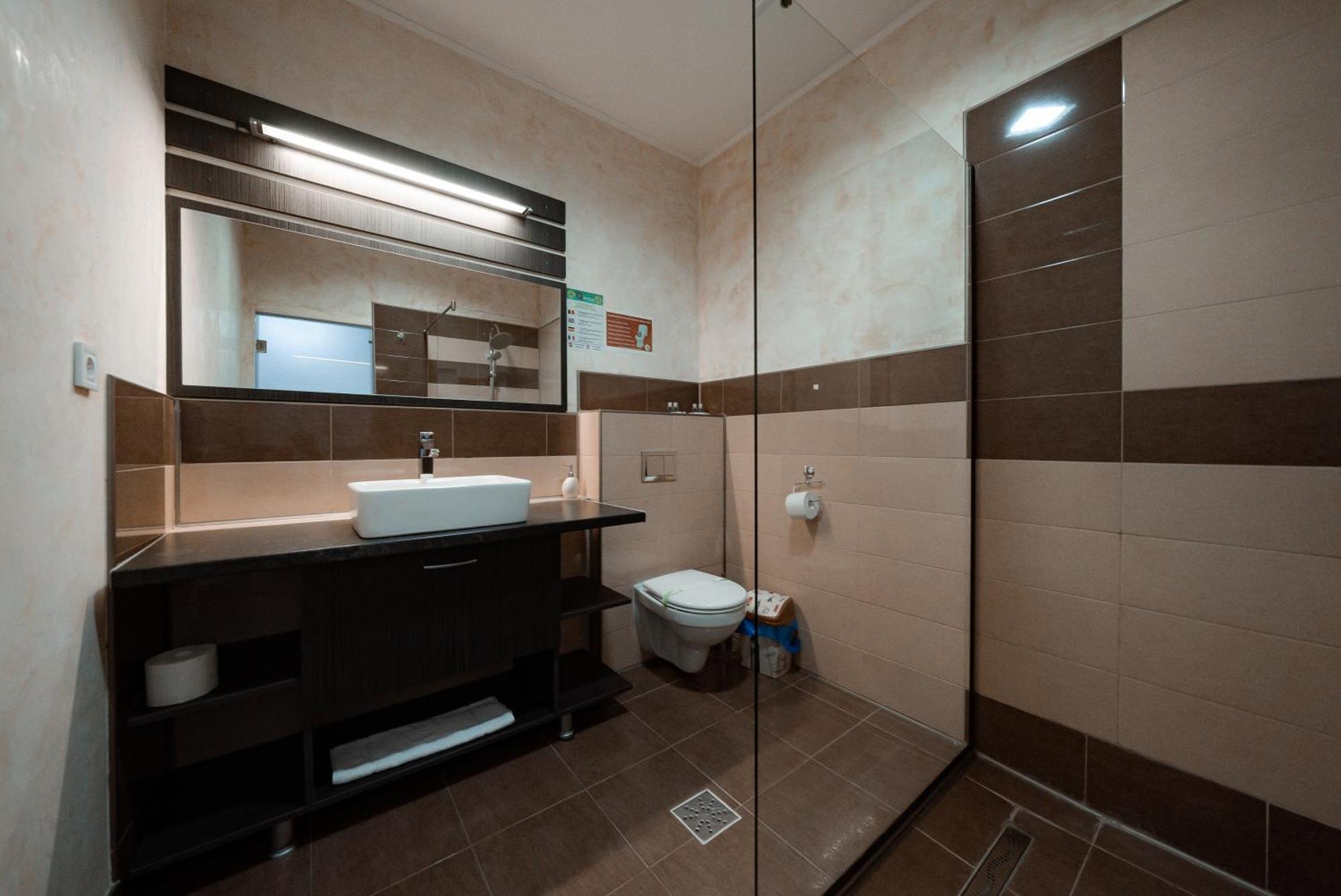 Quantum House Hotel Vatra Dornei Ngoại thất bức ảnh