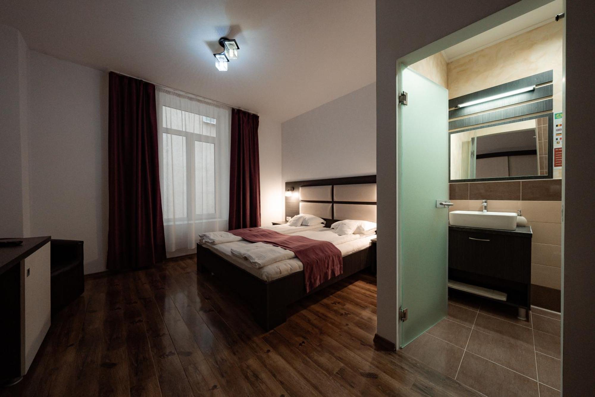 Quantum House Hotel Vatra Dornei Ngoại thất bức ảnh