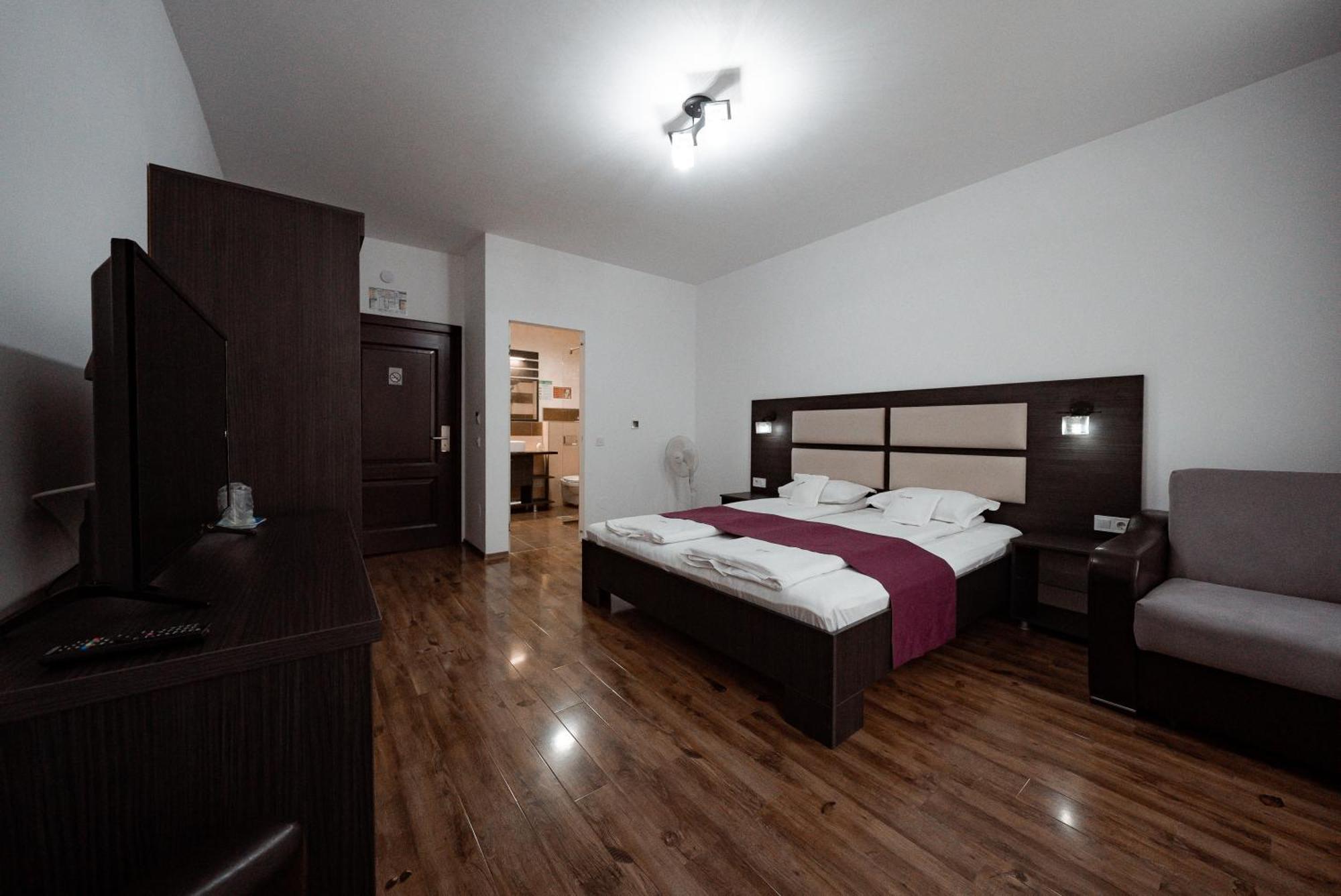 Quantum House Hotel Vatra Dornei Ngoại thất bức ảnh