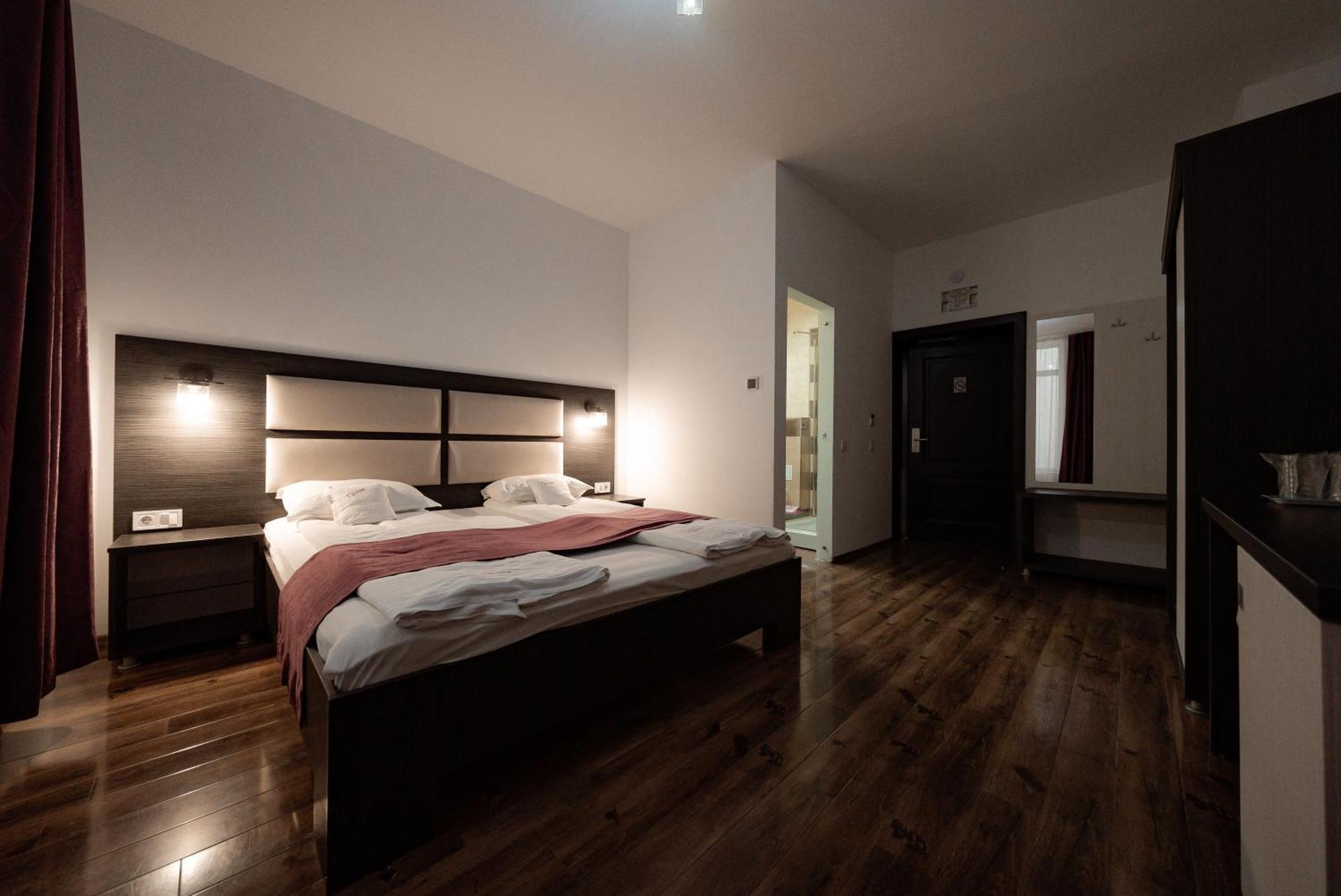 Quantum House Hotel Vatra Dornei Ngoại thất bức ảnh