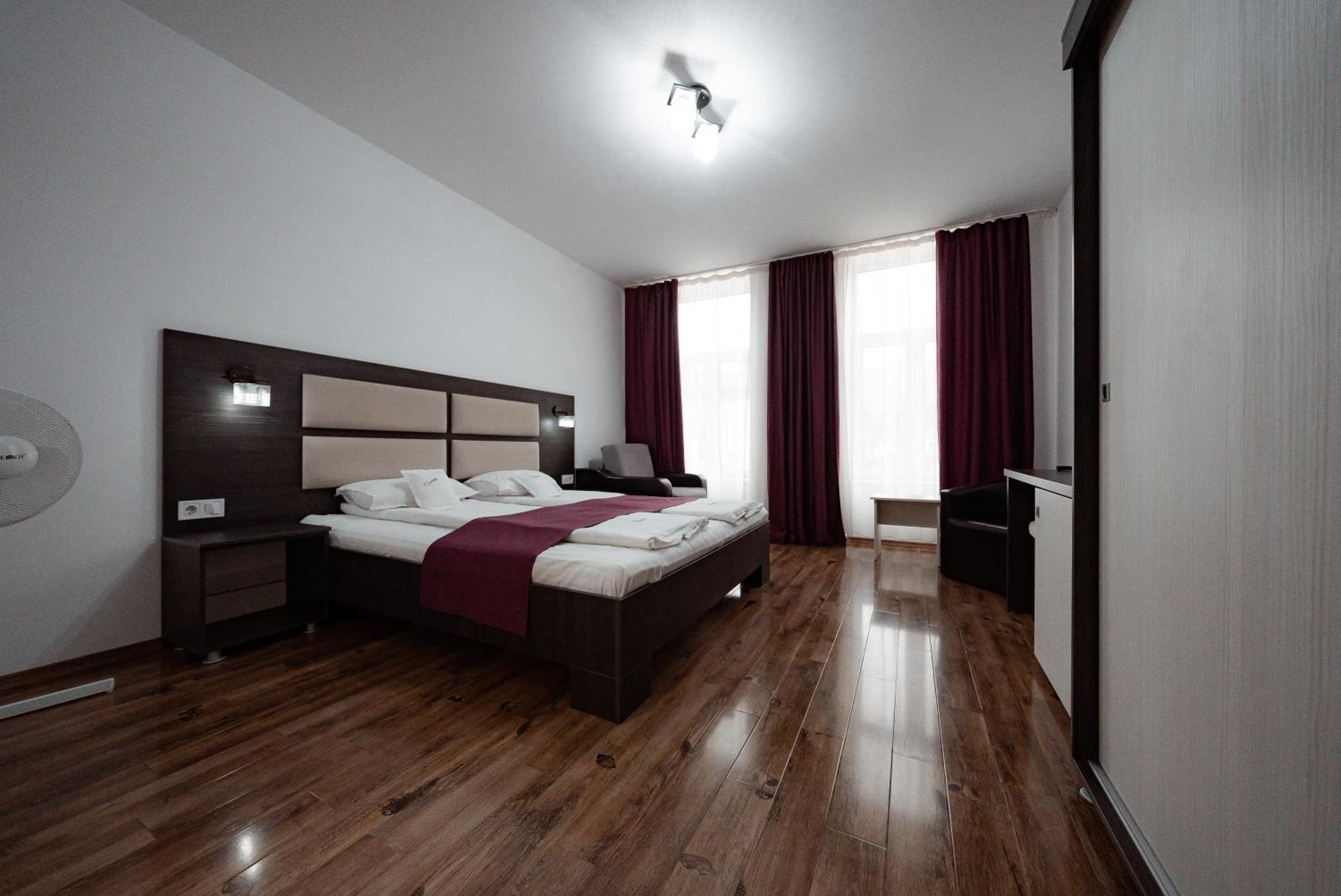 Quantum House Hotel Vatra Dornei Ngoại thất bức ảnh