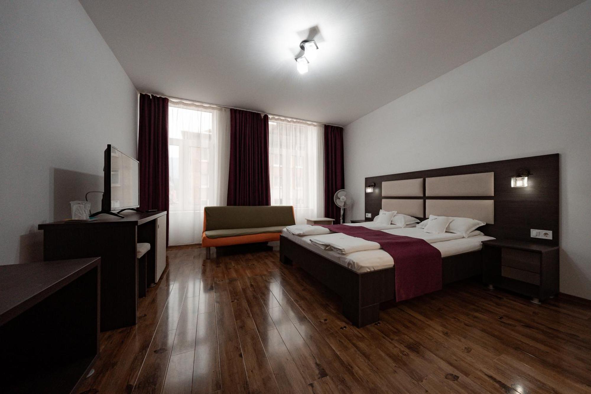 Quantum House Hotel Vatra Dornei Ngoại thất bức ảnh