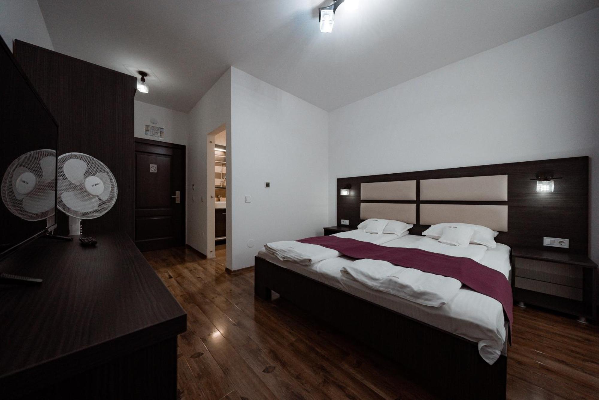 Quantum House Hotel Vatra Dornei Ngoại thất bức ảnh