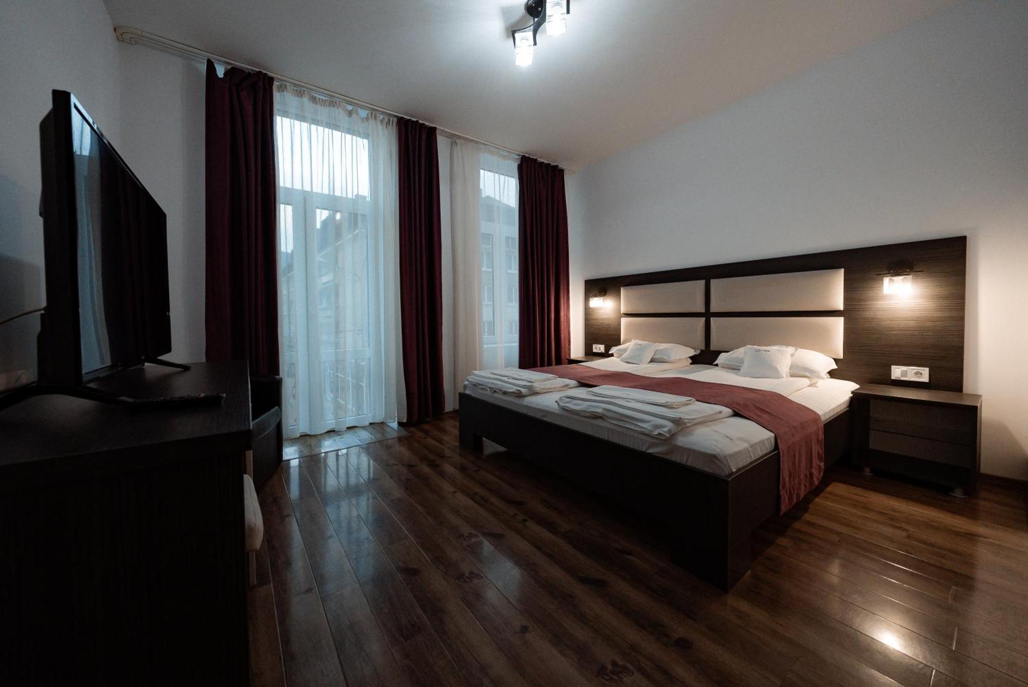 Quantum House Hotel Vatra Dornei Ngoại thất bức ảnh